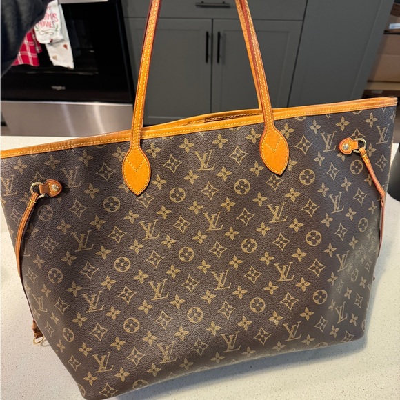 Authentic Louis Vuitton Neverfull GM - Picture 7 of 17